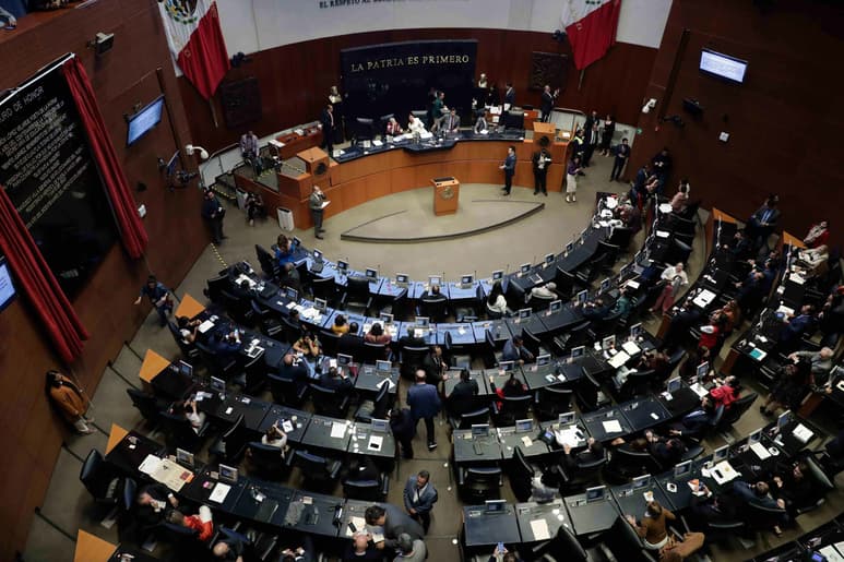 Las y los senadores que pretendan optar por la elección consecutiva deberán notificar su decisión a través de una carta de intención.