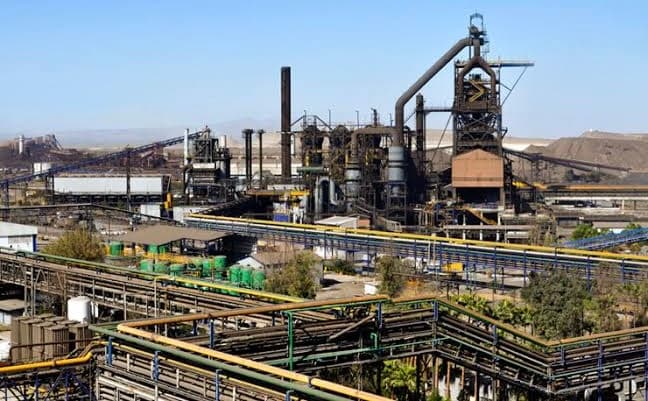 Quienes realizan los trabajos dentro de la acerera son empleados de confianza de AHMSA. (SERGIO A. RODRÍGUEZ)