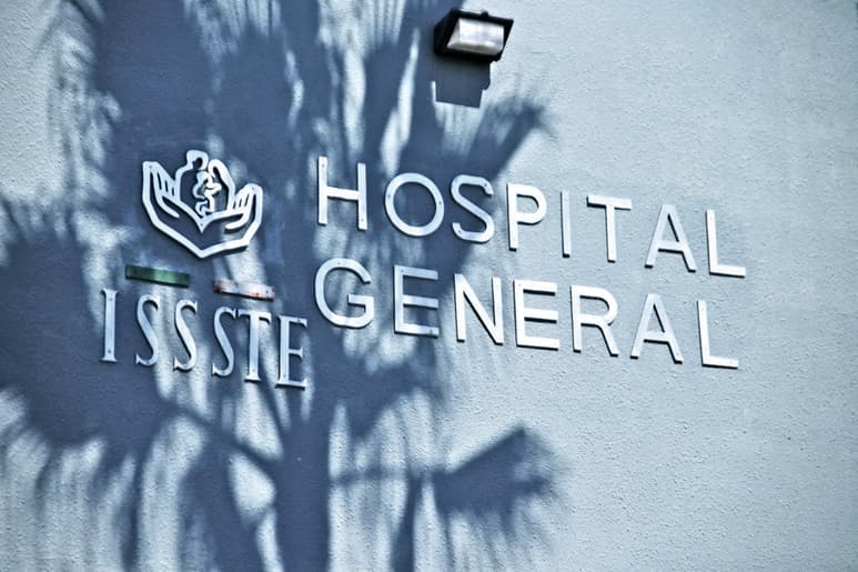 El caso es por sobreprecios de mil 200 mdp a IMSS e ISSSTE.