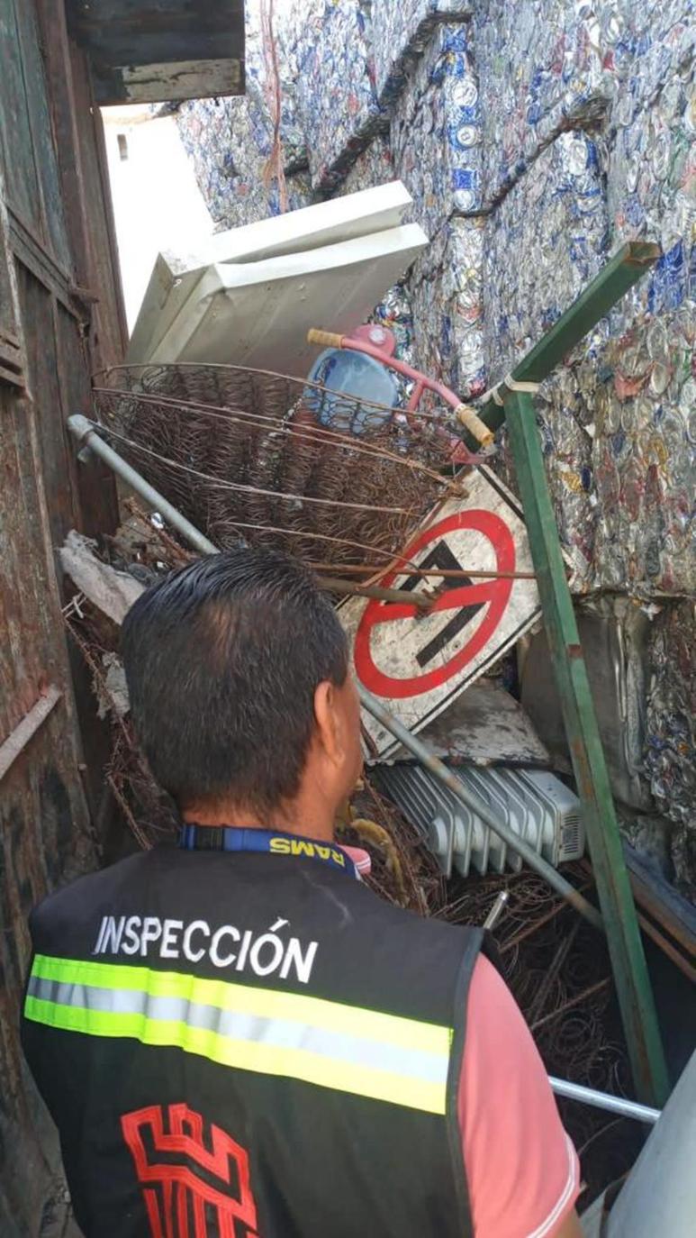 Clausuran chatarrera donde tenían señalética que robaron al Municipio, en colonia La Fe.