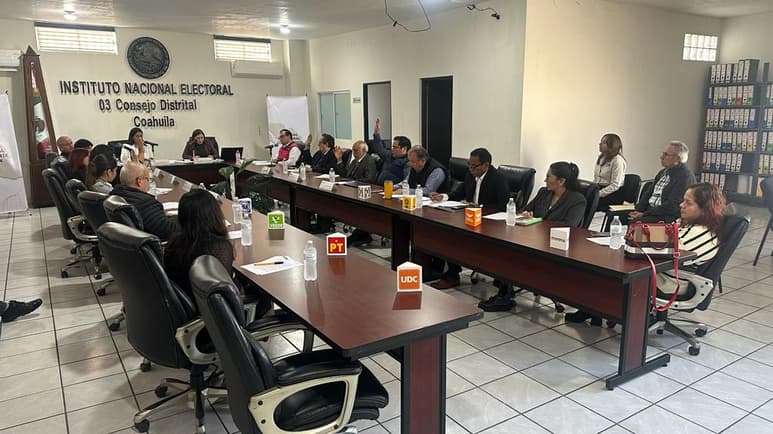 Vieron el avance que presentó la Junta Distrital Ejecutiva. (SERGIO A. RODRÍGUEZ)