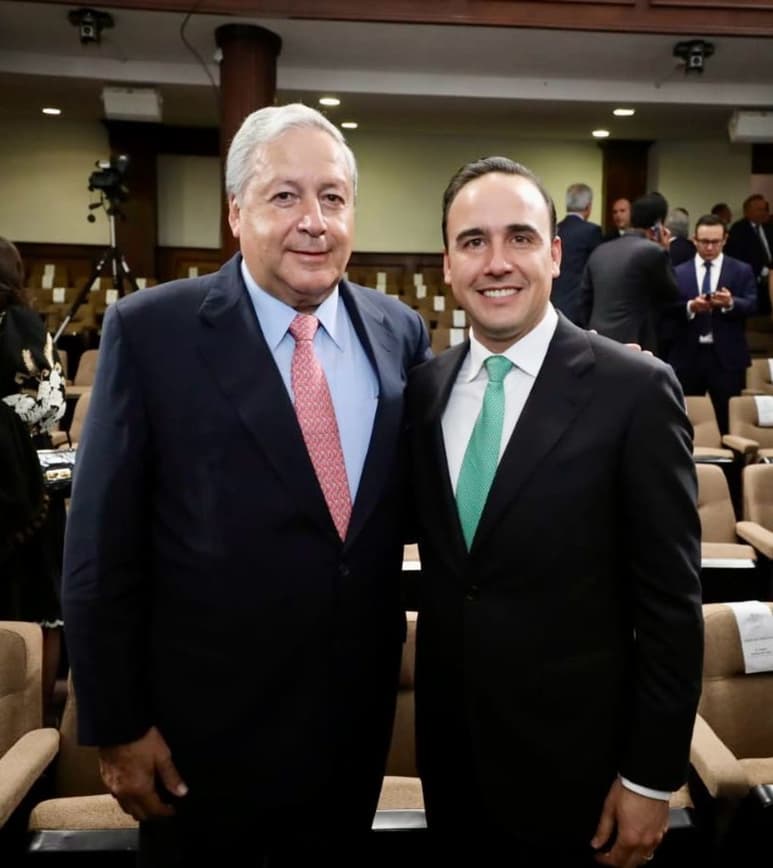 Chema estuvo presente en la toma de protesta de Manolo Jiménez como gobernador de Coahuila.