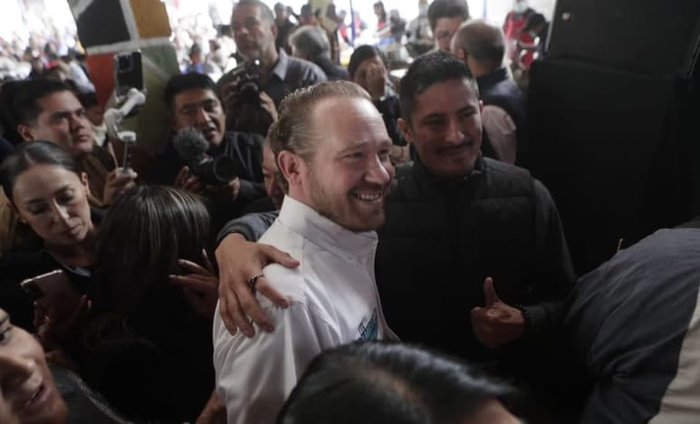 El aspirante a la jefatura de gobierno en el 2024 sostuvo que no iba a esperar hasta que ellos quisieran y que 'en esta chicanada impidieran la candidatura'.