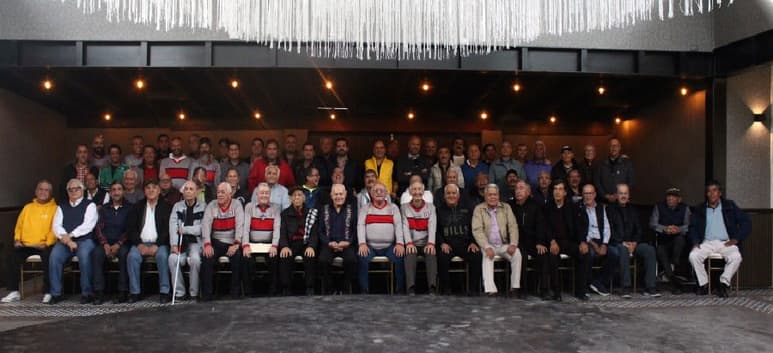 Representantes de diversas generaciones del club lerdense, se dieron cita a esta agradable convivencia repleta de nostalgia. (Especial)