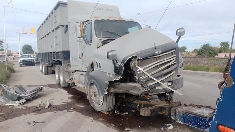 Agentes de la Policía Civil Coahuila (PCC) se hicieron cargo del accidente.