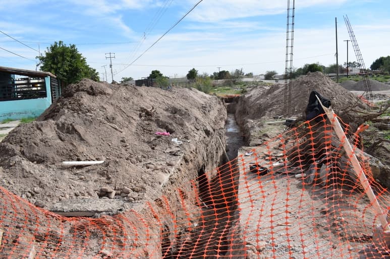 Las obras consisten en la reposición de 50 metros lineales de tubería en la red de drenaje del ejido Concordia. (EL SIGLO DE TORREÓN)