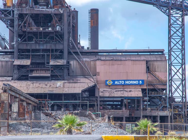 El alcalde de Monclova señaló que es necesario que la metalúrgica llegue a un acuerdo con el Gobierno Federal para evitar algún procedimiento judicial que dañe más a la paralizada y contraída industria. (ARCHIVO)
