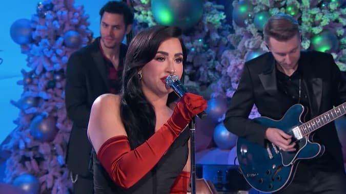La cantante estadounidense, Demi Lovato, formará parte de las celebraciones de las fiestas decembrinas, y es que la artista tendrá su propio especial navideño.