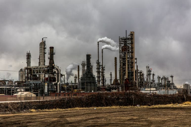 El científico es uno de los autores del informe de expertos climáticos de la ONU (IPCC) que recomiendan limitar el calentamiento global a 1.5 grados para evitar estragos por el calentamiento climático. (ARCHIVO)