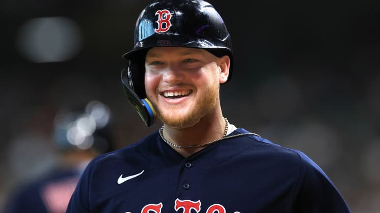 Los Yankees de Nueva York han adquirido mediante un cambio desde los Medias Rojas de Boston al jardinero mexicano Alex Verdugo, informó este martes el portal oficial MLB.com.