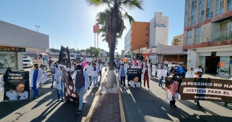 A más de un año de los hechos, su padre José Mauricio Andrade, detalló que no se obtuvo la pena máxima para uno de los hombres que le quitaron la vida a su hijo. (EL SIGLO DE DURANGO)
