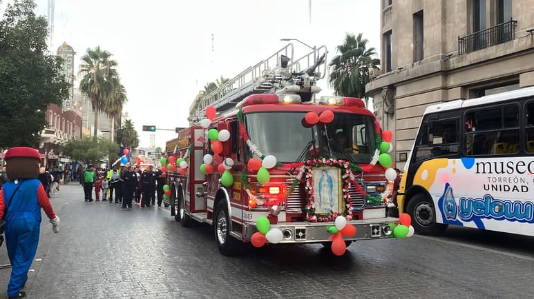 Circularon por la avenida Juárez con los camiones alusivos al festejo guadalupano.