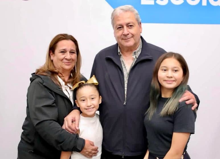 Acompañado por su esposa Beatriz Dávila de Fraustro, presidenta honoraria del DIF Saltillo, el alcalde reafirmó su compromiso para apoyar y respaldar a los grupos vulnerables. (CORTESÍA)