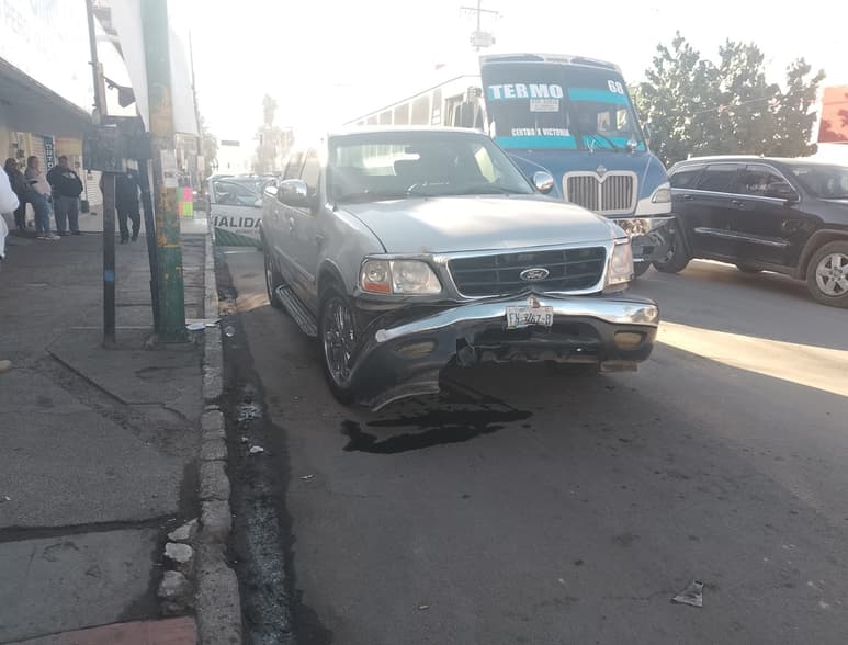 Los conductores de las tres unidades resultaron ilesos en el percance.