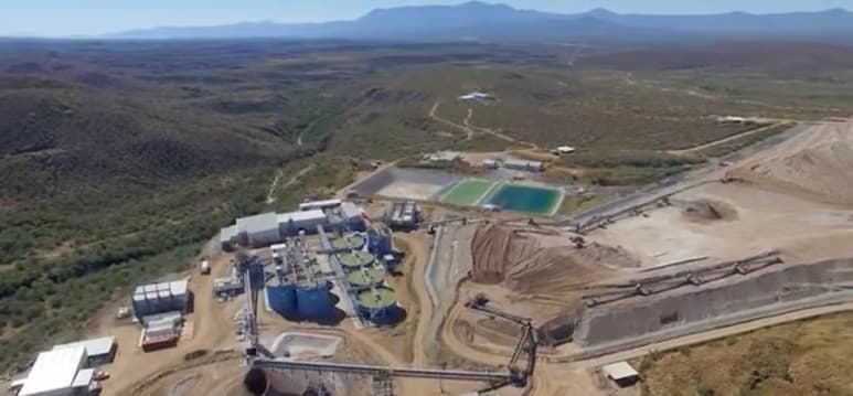 La mujer quedó atrapada bajo los escombros del derrumbe.