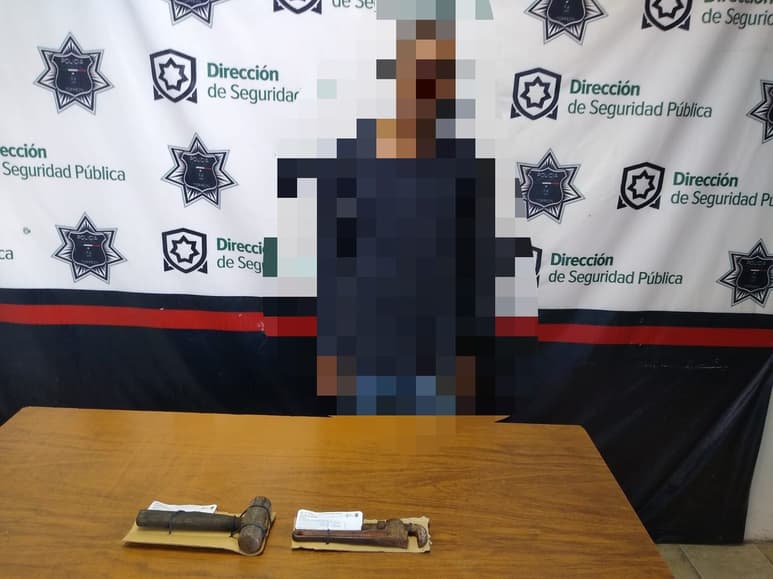 Lo mujer de la tercera edad pidió que detuvieran a su hijo.