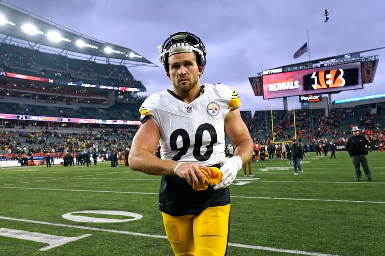 Trent Jordan Watt, apoyador estrella de los Pittsburgh Steelers, fue colocado este sábado en protocolo de conmoción cerebral por el golpe en la cabeza que sufrió el jueves pasado en la derrota de su equipo por 18-21 ante los New England Patriots.