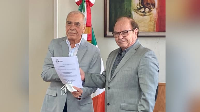 Aguirre (i) se encargaba de la Subsecretaría de Servicios de Salud en la pasada administración estatal. (ARCHIVO)