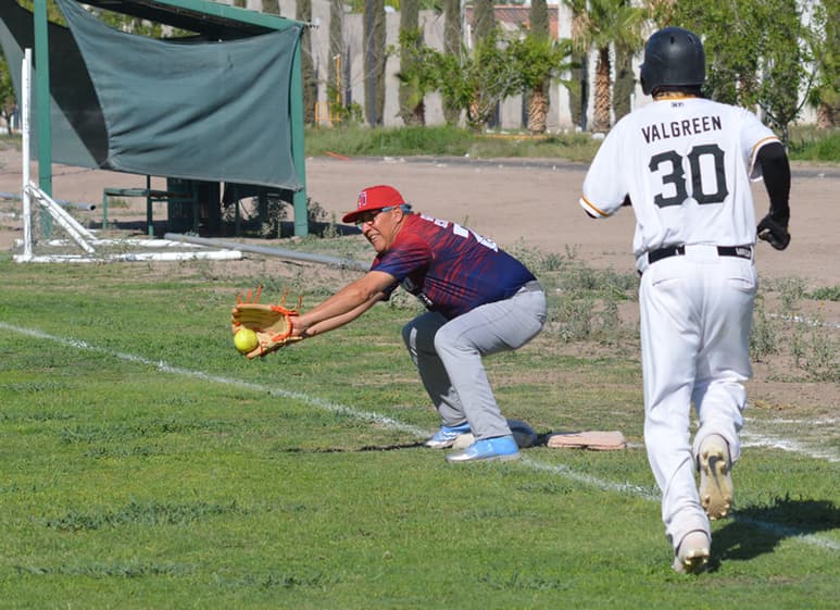 Club San Isidro invita a participar en su Liga de Softbol de Veteranos