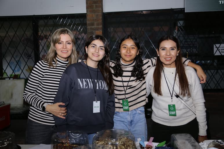 -Karla Zuñiga, Majo Rosales, Andrea Salazar y Julia Ibarra.