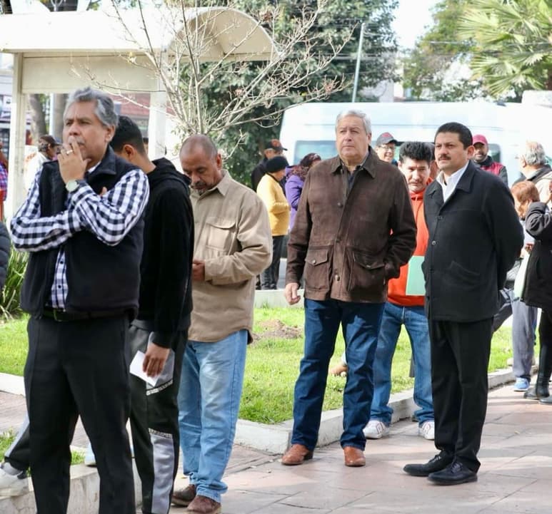 Chema Fraustro exhortó a la población para que aproveche el 15 por ciento de descuento que se ofrece durante el mes de enero. (EL SIGLO DE TORREÓN)
