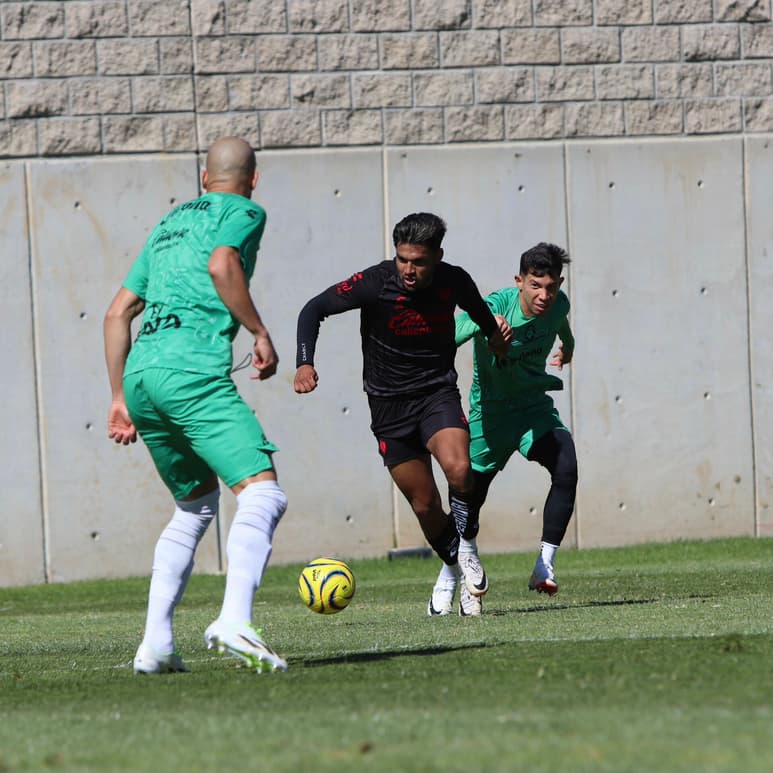 En el primer encuentro, los albiverdes al mando del uruguayo Pablo Repetto, lograron el triunfo por marcador de 2-0 en el primer compromiso, el cual se dividió en dos tiempos de 40 minutos.  (CORTESÍA ATLAS FC)