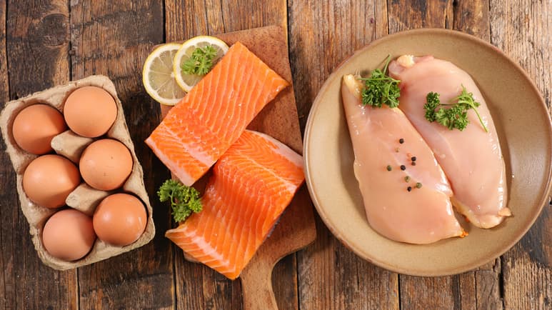 Huevo, pescado y pollo son algunos de los alimentos que no deben faltar en tu dieta (ESPECIAL)