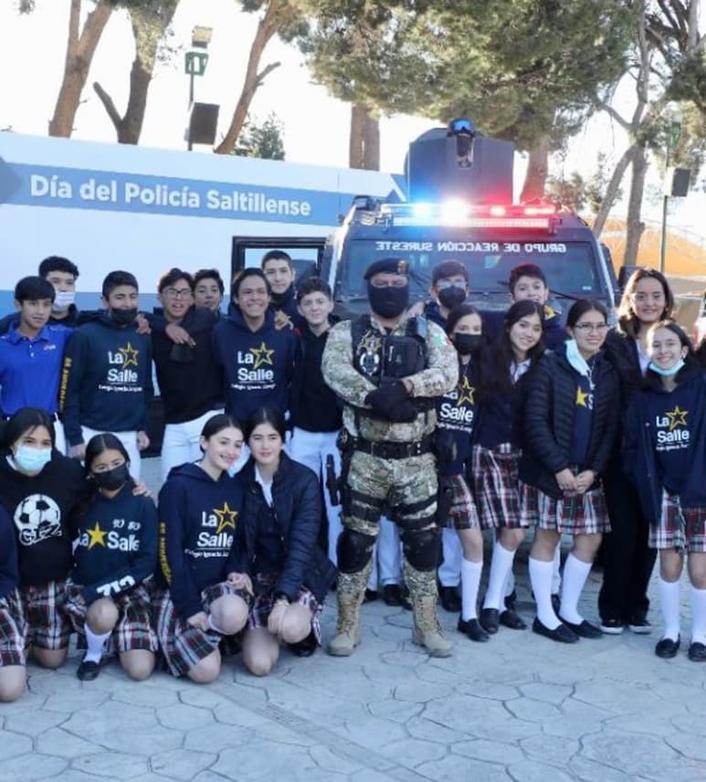 El alcalde José María Fraustro recordó que desde el inicio de la administración se ha impulsado la cercanía entre escuelas y policía. (EL SIGLO DE TORREÓN)