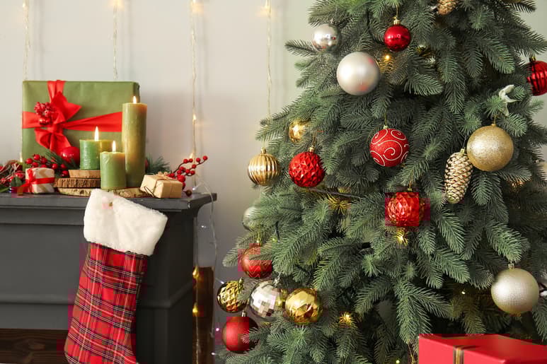 Una vez que pasa el Día de Reyes, en muchas familias se acostumbra retirar el árbol de Navidad y el resto de los adornos de la temporada (ESPECIAL)