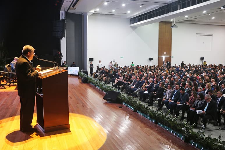 En sesión extraordinaria, el Consejo Universitario de la Universidad Autónoma de Coahuila (UAdeC), se constituyó este lunes como Colegio Electoral de cara al proceso para la elección de la persona que ocupará la rectoría para el periodo 2024-2027, en sustitución de Salvador Hernández Vélez. La reunión se celebró en el campus Arteaga y también se integró la Comisión Electoral con consejeros alumnos, maestros titulares y suplentes de las Unidades Saltillo, Torreón y Norte.