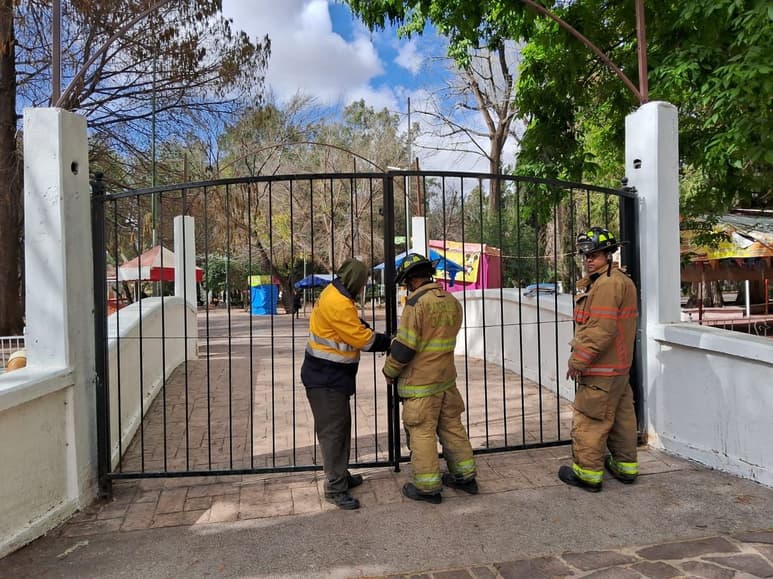Para las 11:00 a.m. del martes, los fuertes vientos ya habían provocado el cierre de los dos parques de la ciudad de Durango.