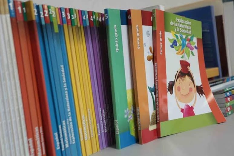 Padres de familia impusieron amparos para impedir la distribución de los libros de texto