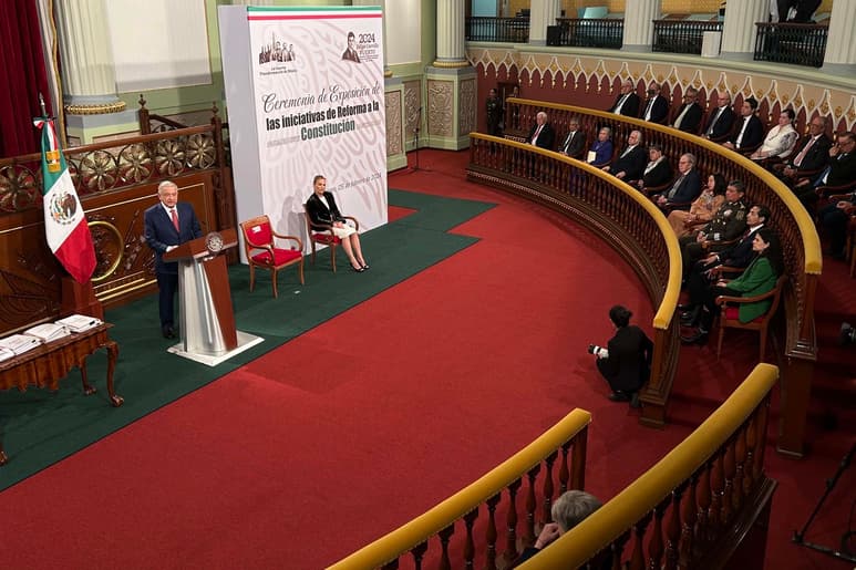 López Obrador presentó el lunes un paquete de 20 reformas.