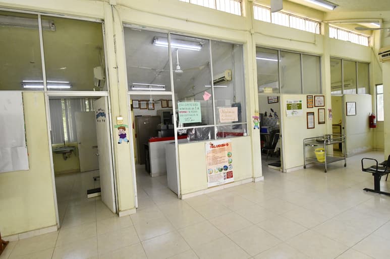 El Centro de Salud de la colonia Compresora tiene una infraestructura deficiente y en los últimos años ha sido víctima de robos. (EL SIGLO DE TORREÓN)