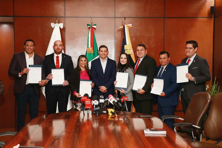 Oficialía Mayor, la Oficina del Abogado General, el Tribunal Universitario, las coordinaciones de Difusión y Patrimonio Cultural, Deportes, Extensión Universitaria y Comunicación y Relaciones Públicas de la UAdeC.