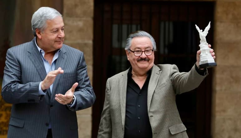 Entregan Presea Manuel Acuña a Marco Gómez Saucedo