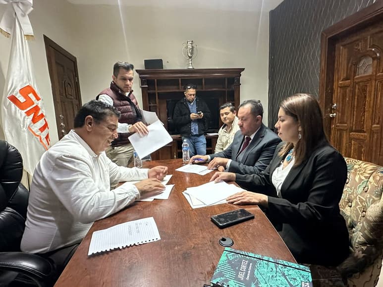 La firma del convenio se realizó ayer en oficinas de la Sección 35 del SNTE, ubicadas en el Eriazo del Norte, de la ciudad de Torreón.