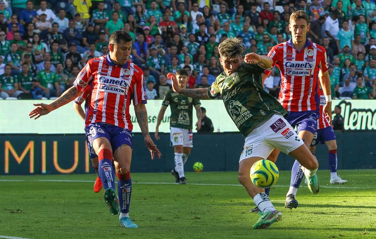 León en el encuentro de Nou Camp,.