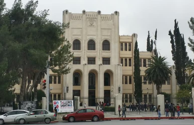Sujetos encapuchados irrumpieron este fin de semana en las instalaciones de la Escuela de Bachilleres Ateneo Fuente, en donde robaron artículos de valor, tanto de la universidad como de los alumnos, según informó el rector de la Universidad Autónoma de Coahuila (UAdeC), Octavio Pimentel Martínez.