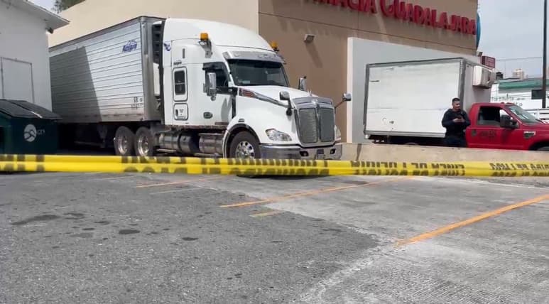 Muere trailero por probable infarto en Saltillo