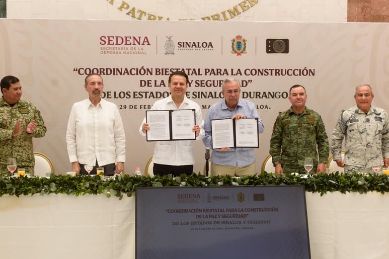 El gobernador de Durango, Esteban Villegas Villarreal y el gobernador de Sinaloa, Rubén Rocha Moya. (DIANA GONZÁLEZ)