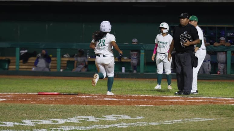 Un imparable remolcador de dos anotaciones de la propia manager-jugadora Luisa Hernández en el fondo de la sexta, coronó un racimo de seis carreras de las Olmecas de Tabasco para venir de atrás e imponerse en el segundo de la serie a Charros de Jalisco-femenil por score de 8-6 ante una gran entrada en el 'Centenario' de Villahermosa.