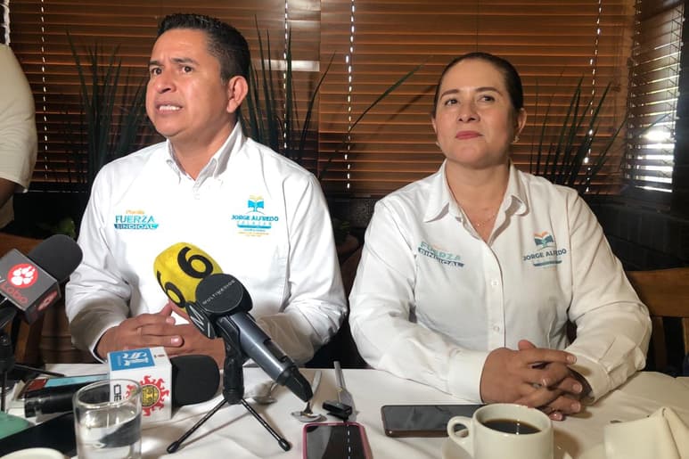 Con la transición de la nómina magisterial del Estado a la Federación, el Sindicato Estatal del Magisterio al Servicio de las Telesecundarias de Durango debe ser garante de los derechos laborales de los trabajadores, consideró el candidato a la secretaría general, Jorge Alfredo Salazar Herrera.