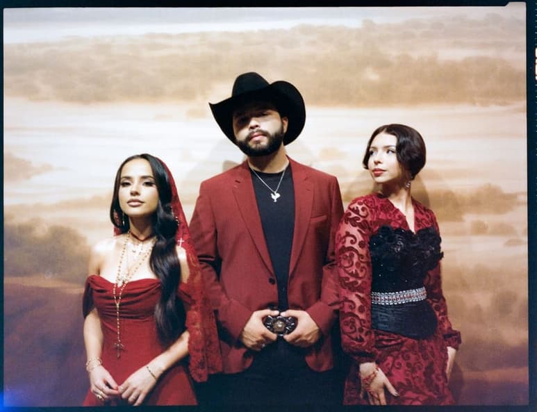 Leonardo y Ángela Aguilar llegan al número uno junto a Becky G