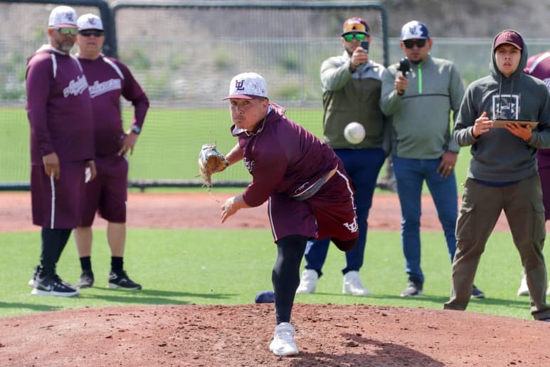 Luego de una semana de reportar, los lanzadores son los que han tenido una intensa actividad en el diamante, con
la intención de mostrar su mejor repertorio y quedarse con un lugar en el roster final (CORTESÍA UL)