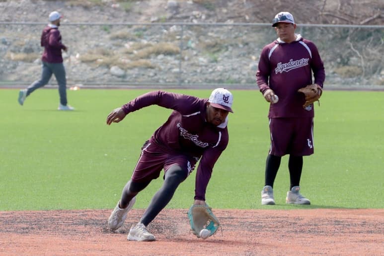 El infielder reportó con su nuevo equipo y de inmediato se sumó al trabajo en el campo sintético de la Sección 64 de Peñoles.