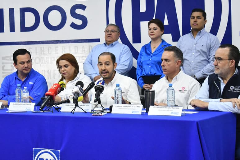 El dirigente del PAN, Marko Cortés, dijo que el alcalde, Román Alberto Cepeda no tiene el apoyo de todos los priistas; el edil respondió que Cortés ni siquiera conoce la ciudad y respaldó a los panistas.