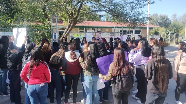 Inicia queja de oficio la CEDH por los casos de supuestos hechos de acoso y abuso sexual en el Cobaed 35. (EL SIGLO DE TORREÓN)