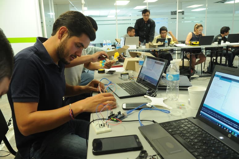 Se estima que un 40 por ciento de las empresas en la región ya utilizan Inteligencia Artificial.