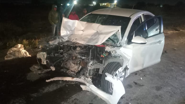 Familia resulta lesionada en choque frontal en ejido Coyote; responsable huyó